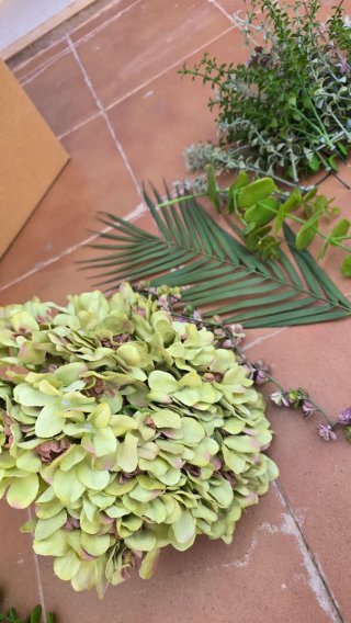 Lote Flores y Hojas Artificiales Variadas