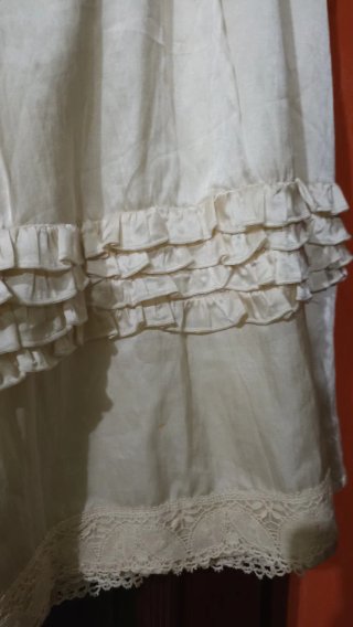 Falda CIVIC beige con lentejuelas y volantes