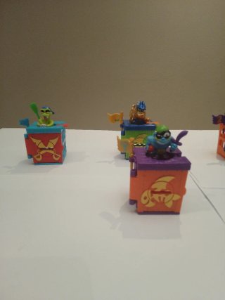Piratix Muñecos y Cajas