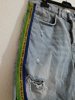 Pantalón corto vaquero Zara con rayas laterales