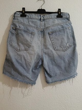 Pantalón corto vaquero Zara con rayas laterales