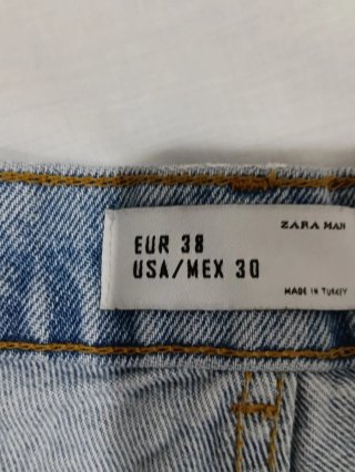 Pantalón corto vaquero Zara con rayas laterales