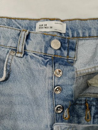Pantalón corto vaquero Zara con rayas laterales