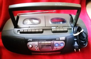 EQUIPO PORTÁTIL RADIO-CD-TAPE JVC
