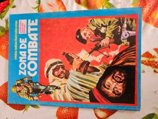 3 cómics; zona de combate.