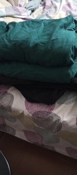 Puff de lona. Tengo 3 verdes y uno negro.