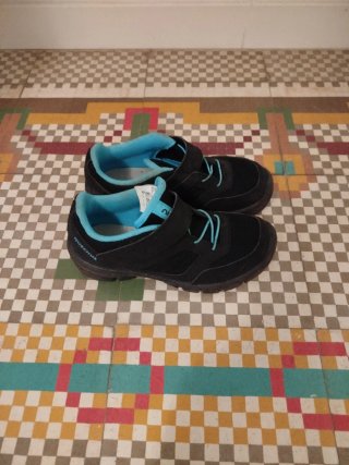 Zapatillas montaña niño Quechua negro/turquesa