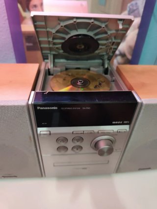 Radio Panasonic con altavoces