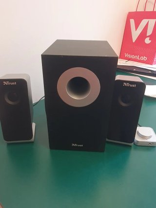 Altavoces Trust 2.1 con Subwoofer