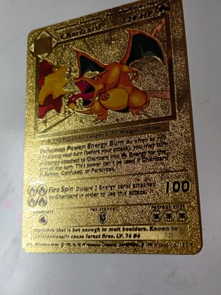 Carta Pokémon Charizard Dorado