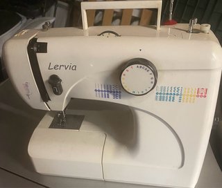 Máquina de coser Lervia