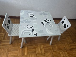 Mesa y 2 sillas infantiles pandas