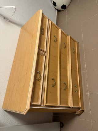 Cómoda de madera antigua. Madera y contrachapados