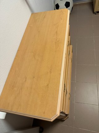 Cómoda de madera antigua. Madera y contrachapados