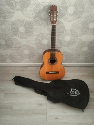 Guitarra infantil en buen estado