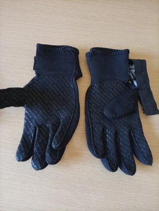 Maglia, guanti e cappuccio per immersioni