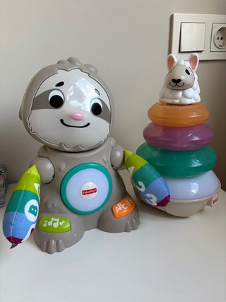 Fisher-Price Muñeco Perezoso y Aro Apilable