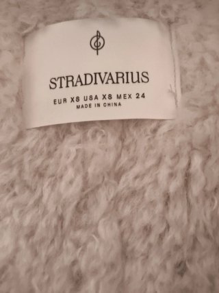 Chaleco bordado beis y negro Stradivarius XS
