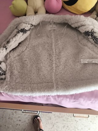 Chaleco bordado beis y negro Stradivarius XS