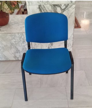 Sillas de espera azul y negro