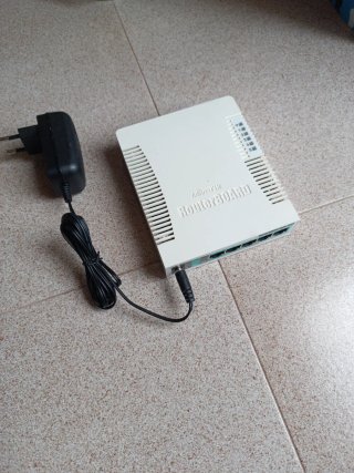 Router MikroTik RB951G-2HnD