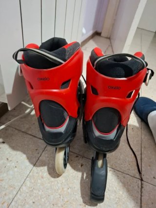 Patines en línea rojos y negros