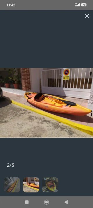 Kayak amarillo y naranja