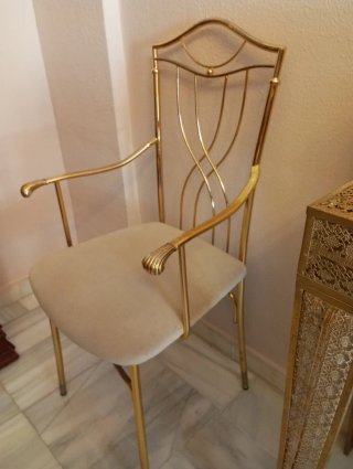 Mesa comedor cristal y 6 sillas doradas