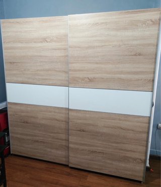 Armario beige y gris