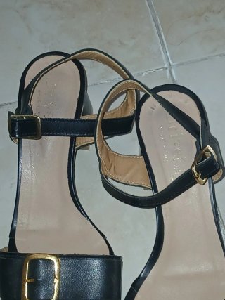 Scarpe eleganti nere con tacco