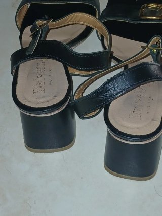 Scarpe eleganti nere con tacco