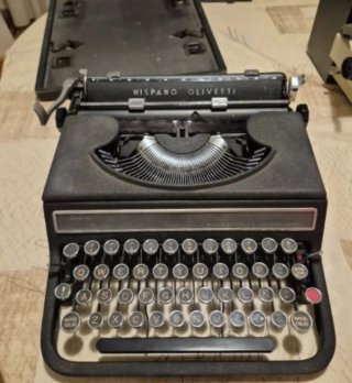 Máquina de escribir Hispano Olivetti Studio 46