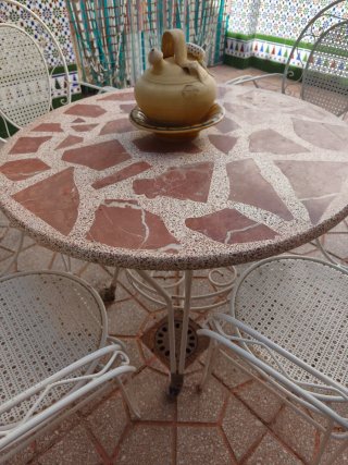 Conjunto mesa y sillas rústicas