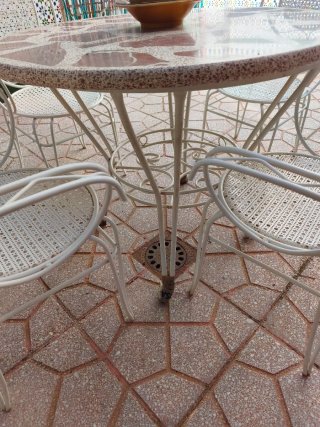 Conjunto mesa y sillas rústicas