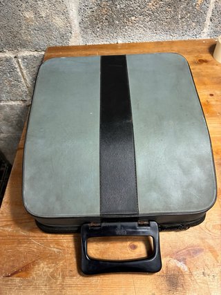 Máquina de escribir Olivetti Pluma 22