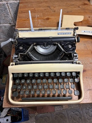 Máquina de escribir Olivetti Pluma 22