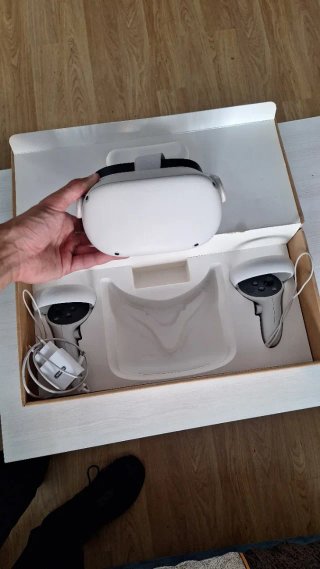 Oculus Quest 2 + Caja y Cargador