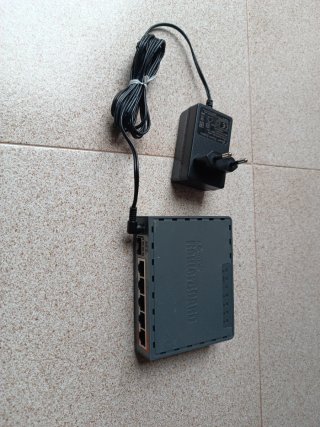 Router Mikrotik RB760iGS