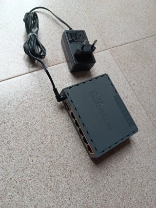 Router Mikrotik RB760iGS