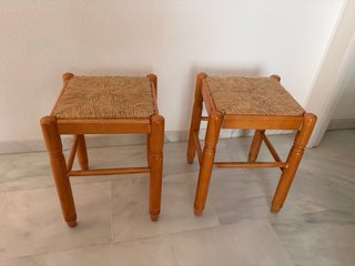 Conjunto 2 taburetes de madera y mimbre