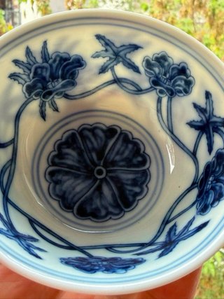Taza china antigua azul y blanca