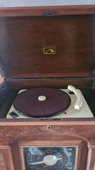 Radiogramola His Masters Voice 1940’s Antigua