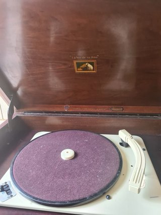 Radiogramola His Masters Voice 1940’s Antigua