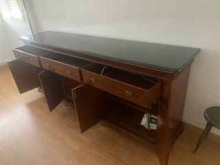 Aparador classico in legno di noce e marmo