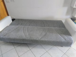 Divano letto contenitore grigio e bianco