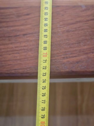 Mesa de centro de madera y mimbre