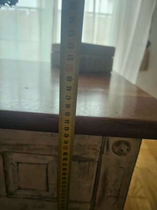 Mesa de centro de madera y mimbre