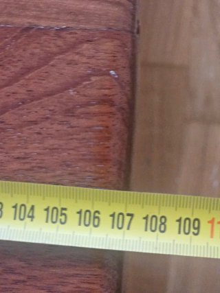 Mesa de centro de madera y mimbre