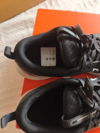 Deportivas Nike Negras y Blancas