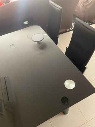Mesa de comedor cristal y metal con 4 sillas